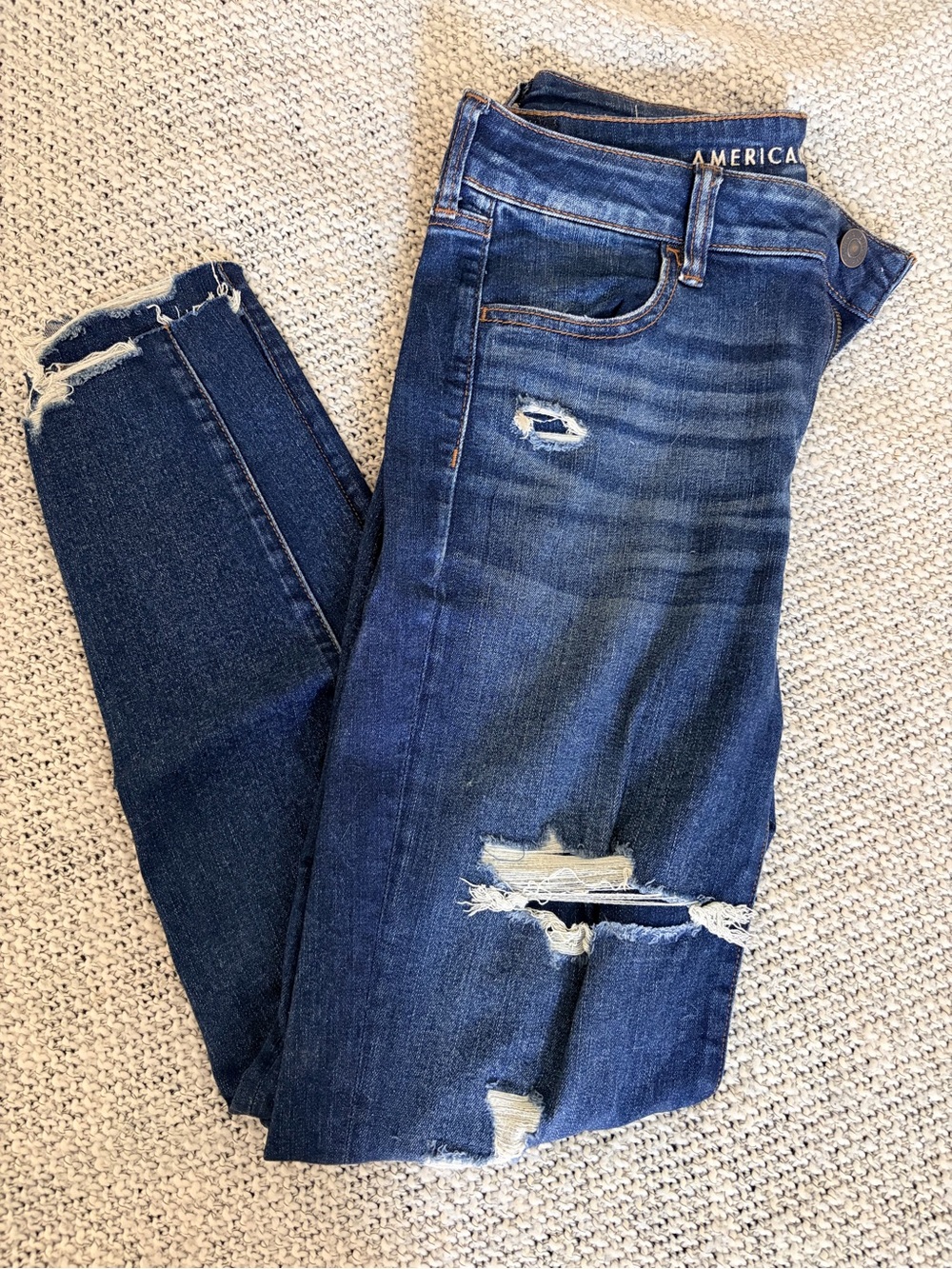American Eagle Women's Distressed Dark Blue Skinny Jeans